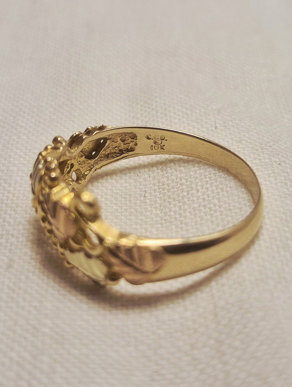 Gold Leaf Motif Women's Ring - Elegant Floral Band - Picture 2 of 3